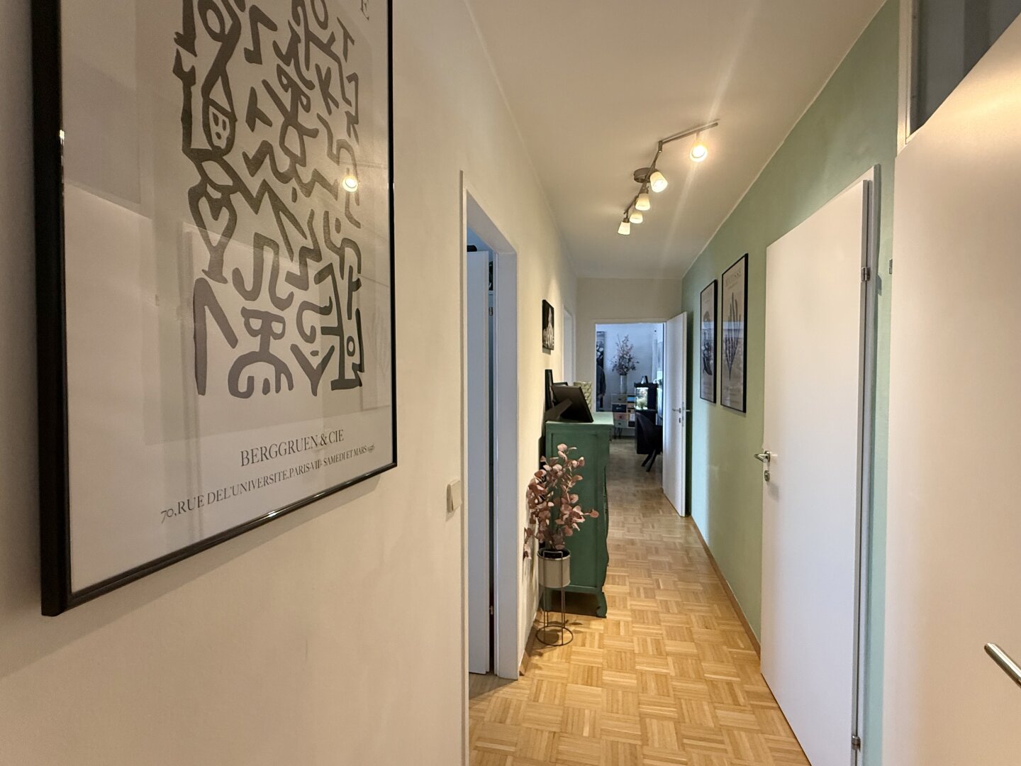 Moderne und lichtdurchflutete Wohnung in idealer Familienlage!