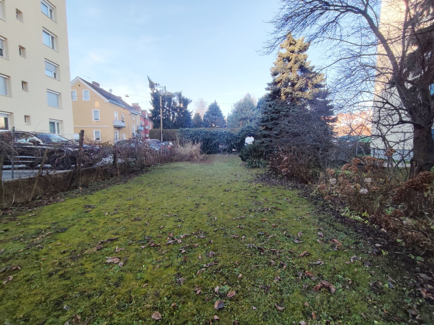 Ebener Baugrund in zentraler Lage!