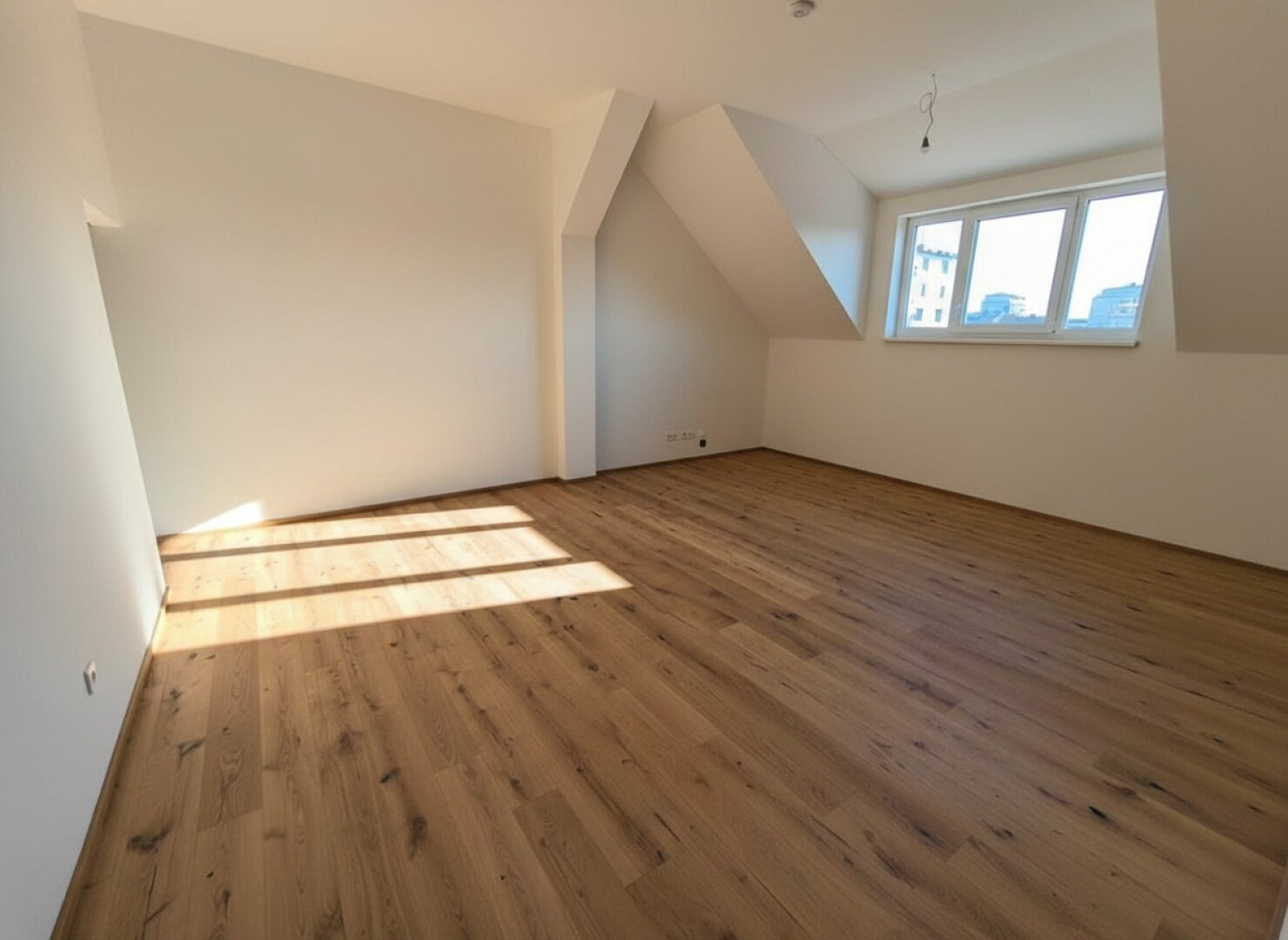 Exklusives Dachgeschoss mit Altbaucharme