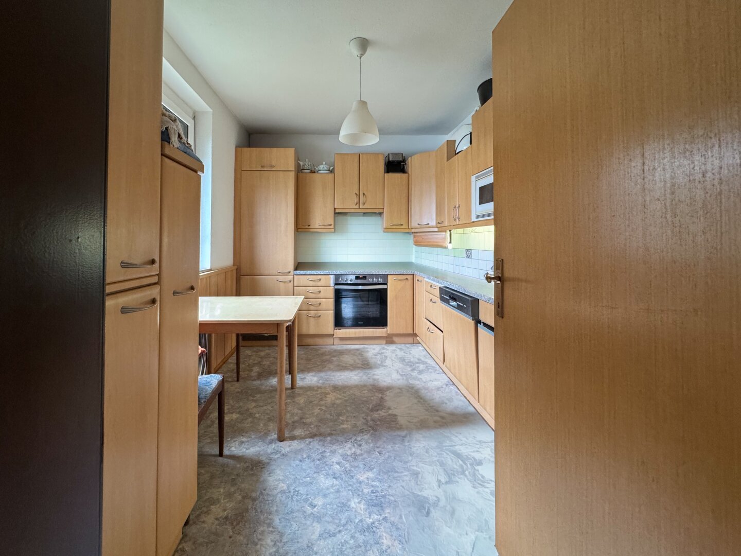 Großzügige Familienwohnung mit Loggia und Garage!