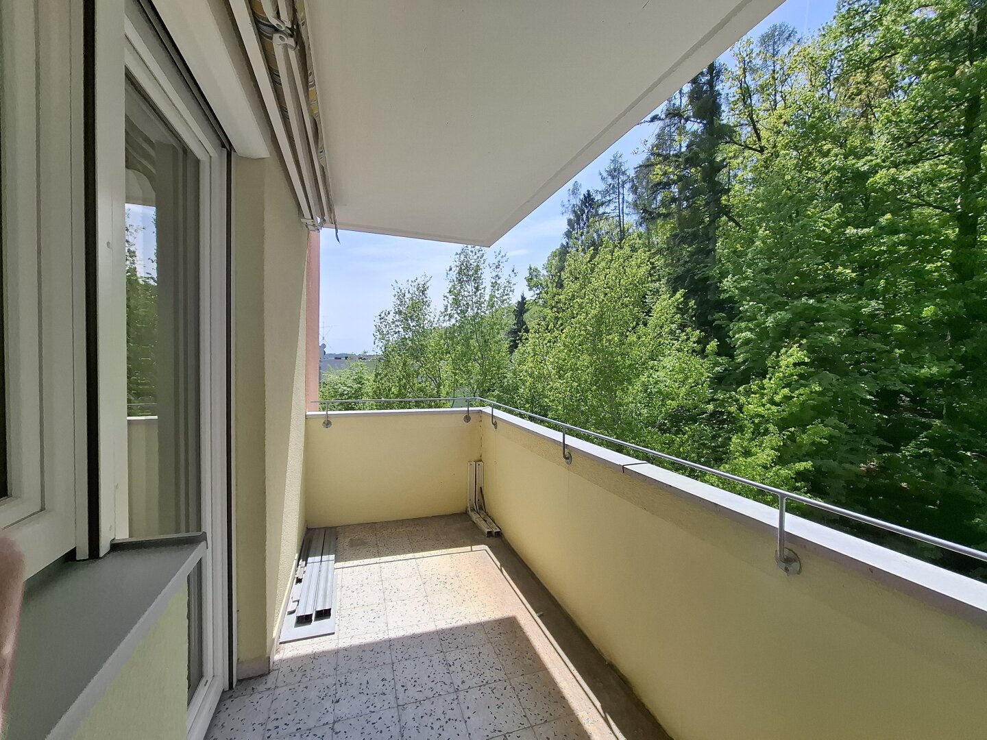 Stilvoll sanierte Wohnung mit Loggia nahe Zentrum