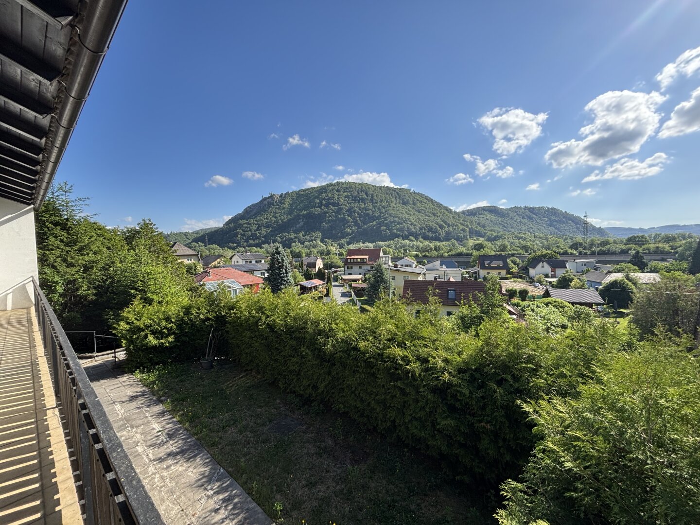 Sanierungsbedürftiges Haus mit Traumaussicht