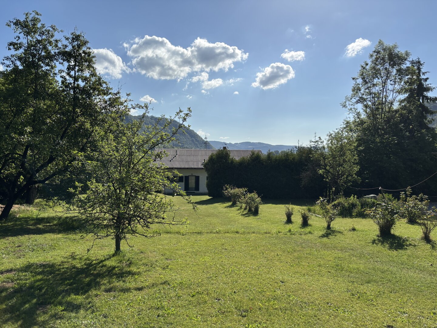 Sanierungsbedürftiges Haus mit Traumaussicht