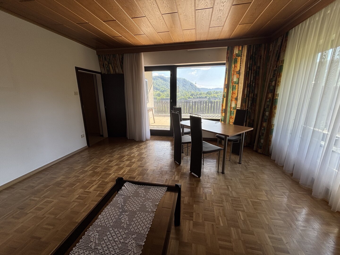 Sanierungsbedürftiges Haus mit Traumaussicht