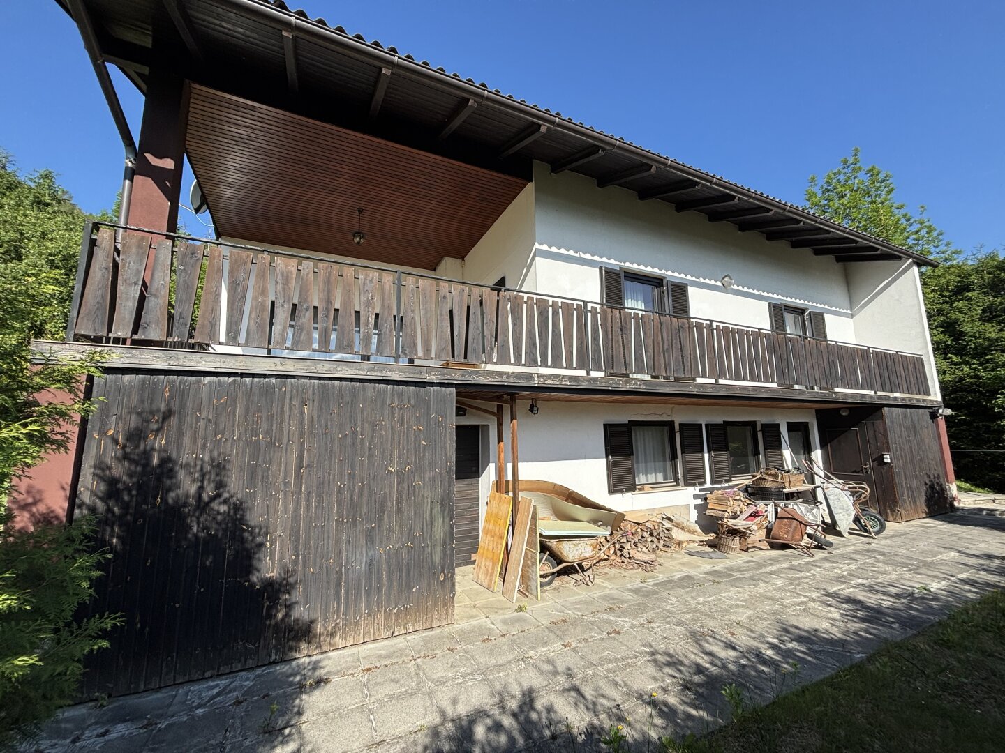 Sanierungsbedürftiges Haus mit Traumaussicht