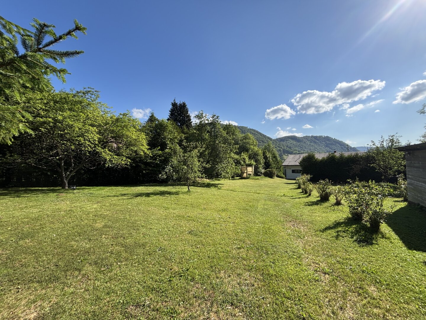 Bauträger aufgepasst: Großzügiger Baugrund mit Aussicht