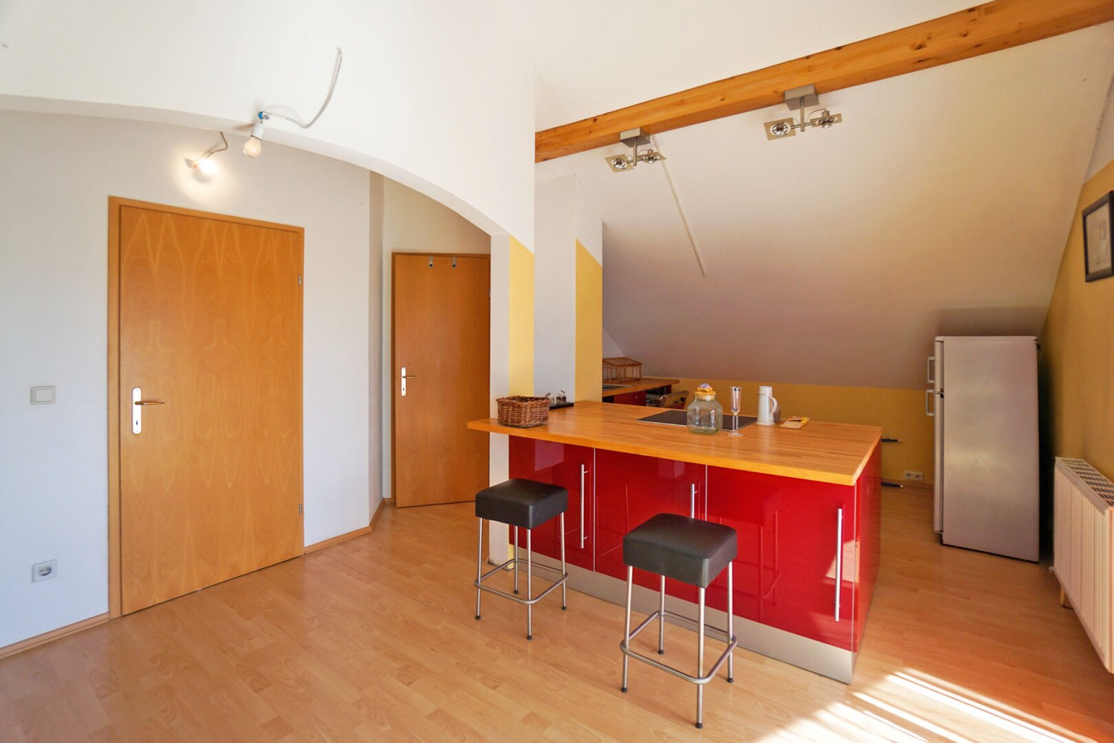 DG_Küche Richtung Zimmer und Bad