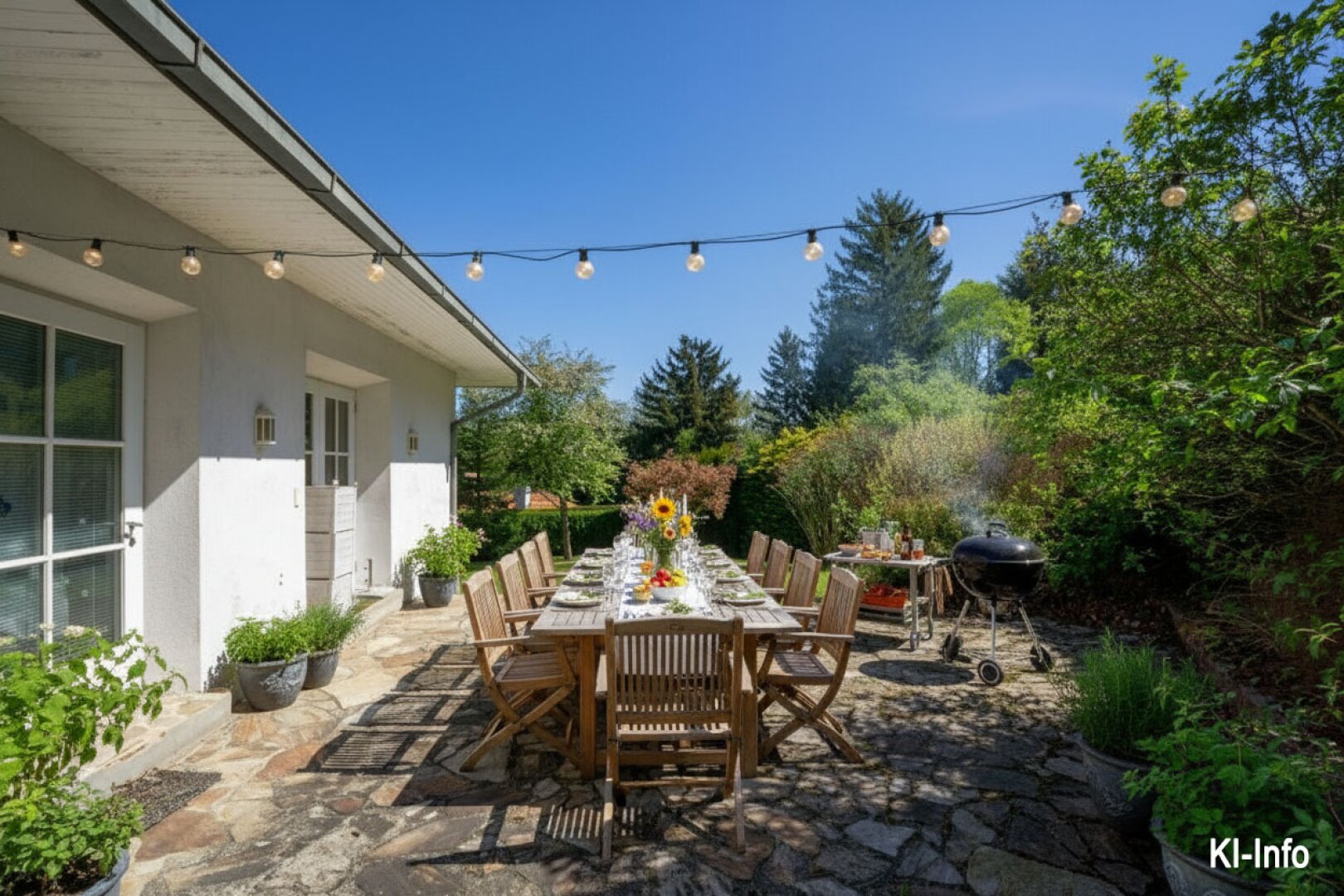 So könnten Sie auf der Südterrasse mit Familie oder Freunden grillen! (Foto KI)