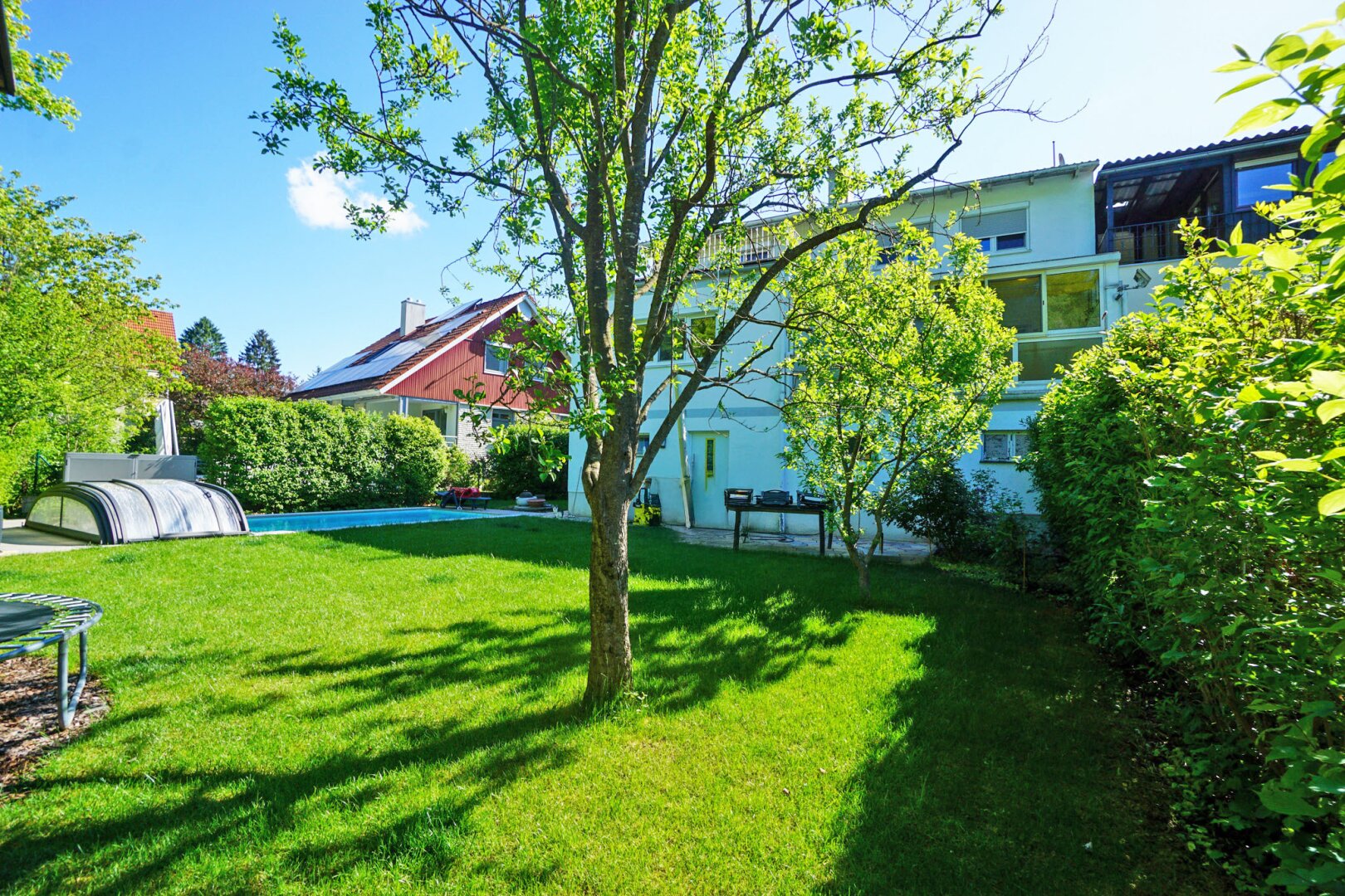Garten mit Pool