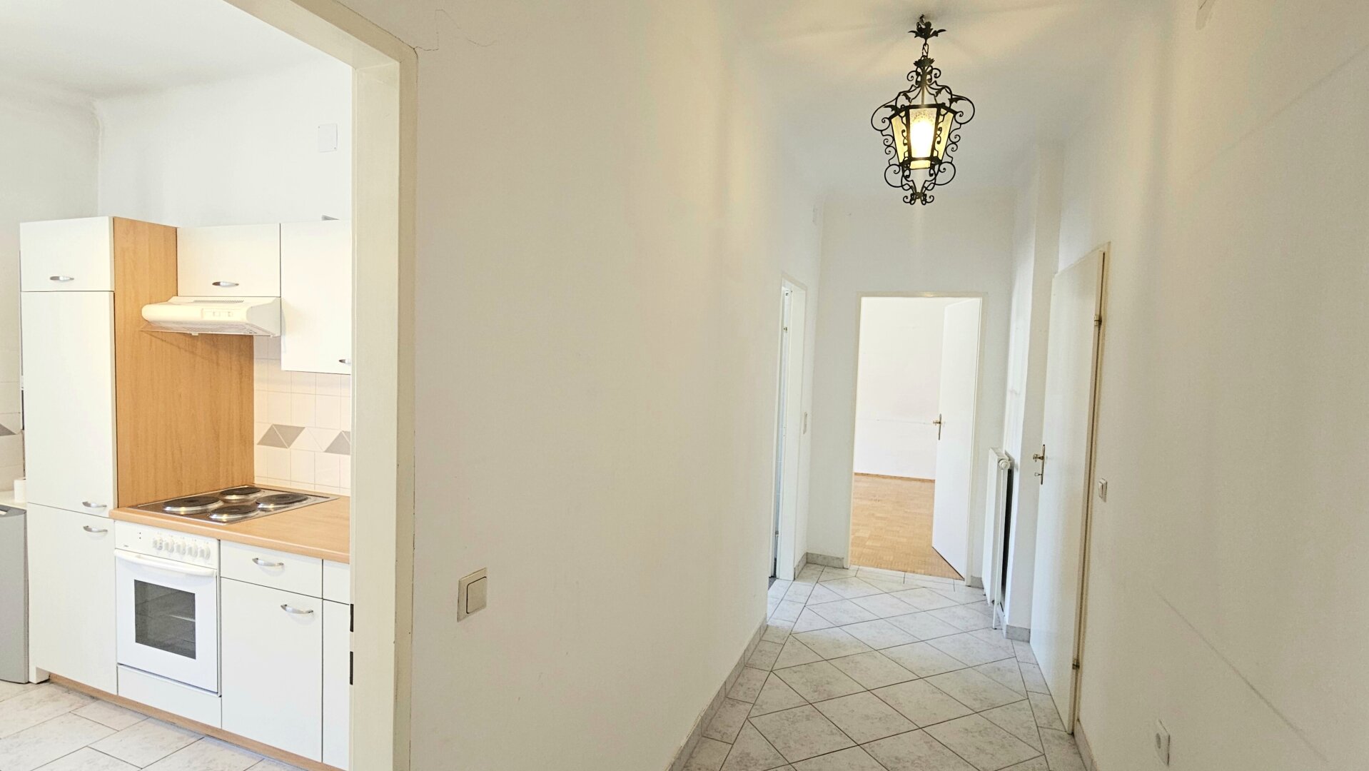 Ruhige sonnige 2-Zimmer-Wohnung mit Potenzial - PRAGER STRASSE
