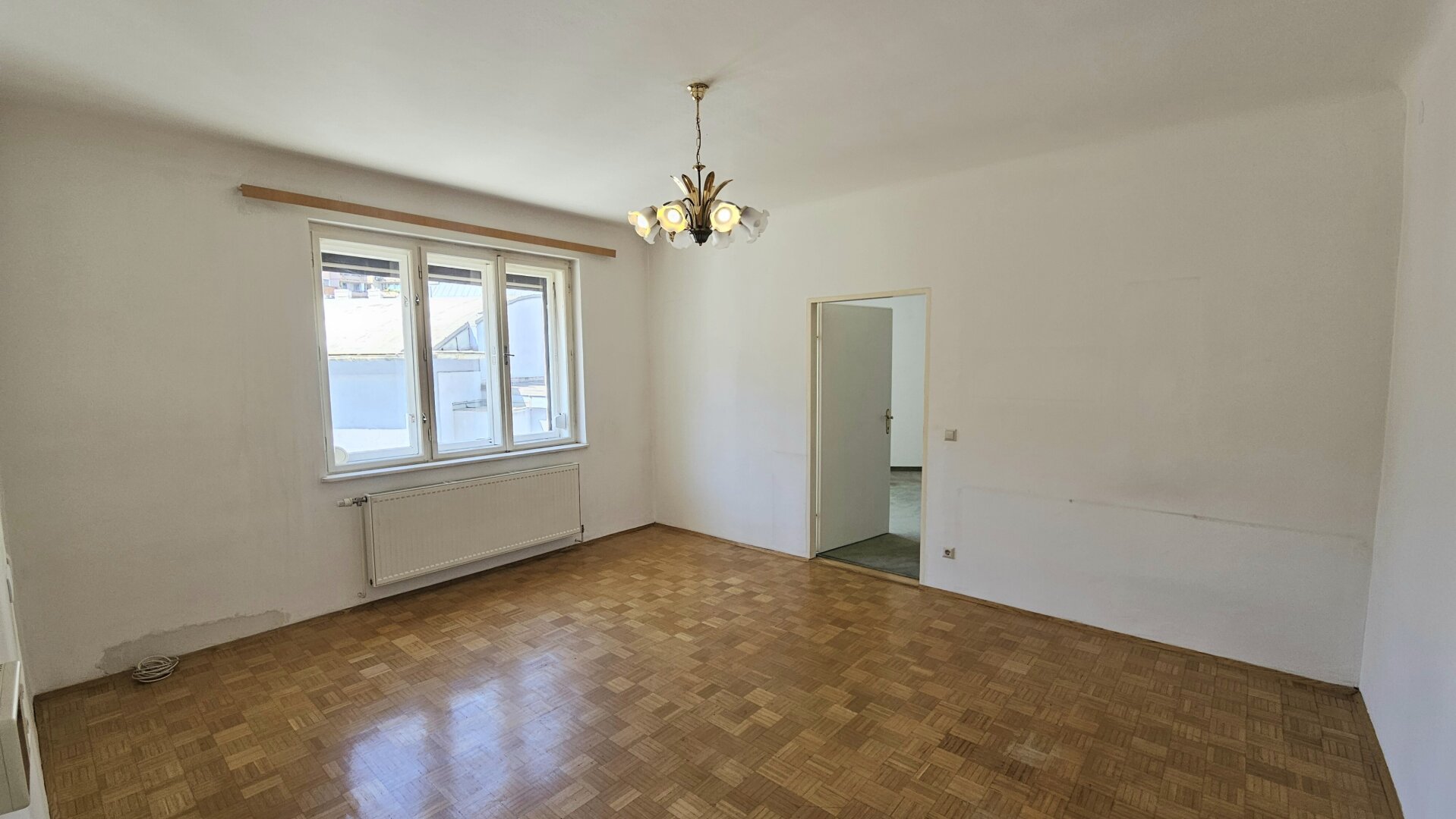 Ruhige sonnige 2-Zimmer-Wohnung mit Potenzial - PRAGER STRASSE