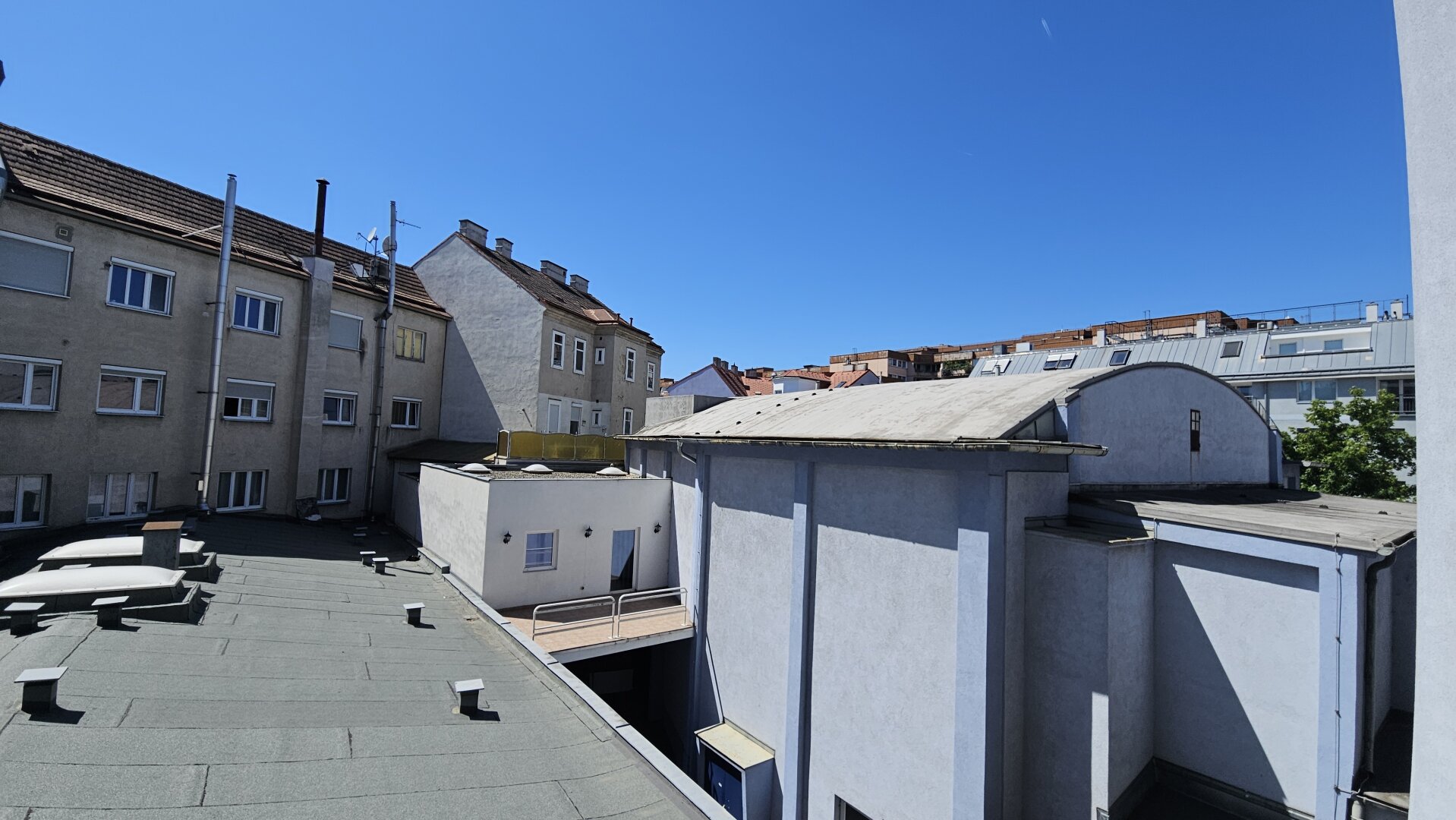 Ruhige sonnige 2-Zimmer-Wohnung mit Potenzial - PRAGER STRASSE