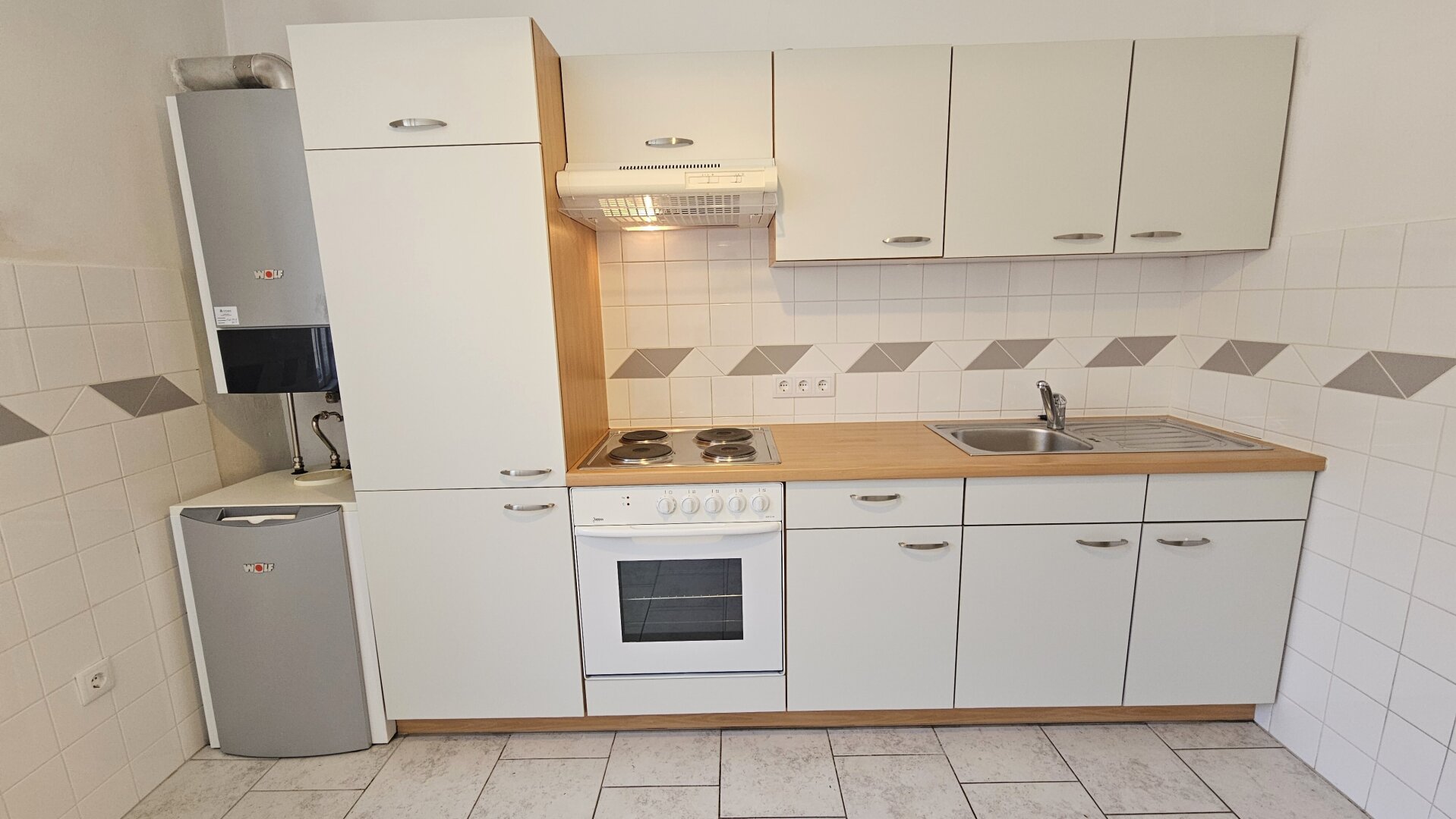Ruhige sonnige 2-Zimmer-Wohnung mit Potenzial - PRAGER STRASSE