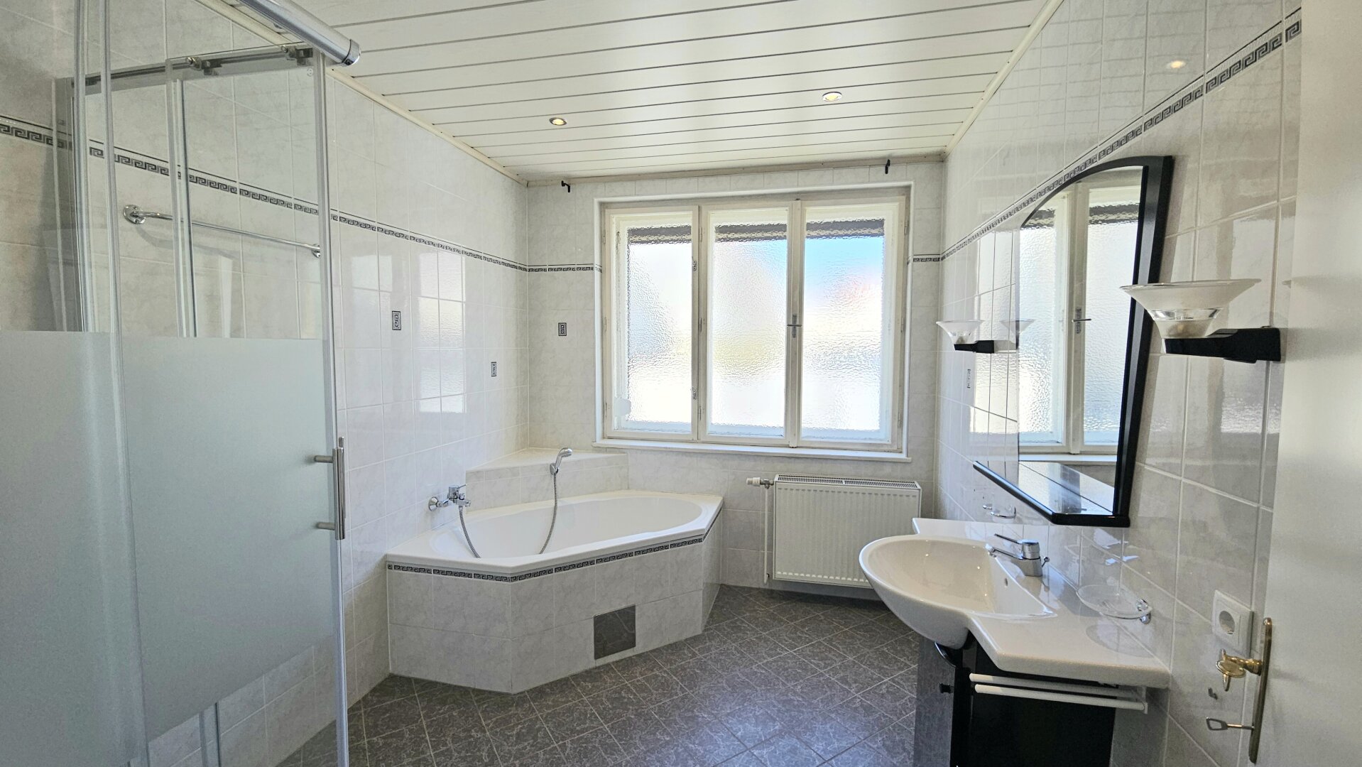 Ruhige sonnige 2-Zimmer-Wohnung mit Potenzial - PRAGER STRASSE