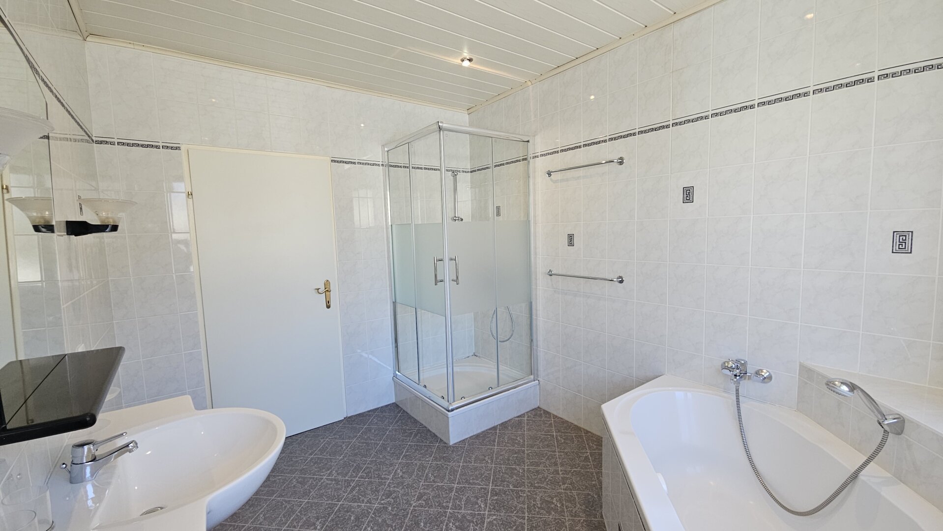 Ruhige sonnige 2-Zimmer-Wohnung mit Potenzial - PRAGER STRASSE