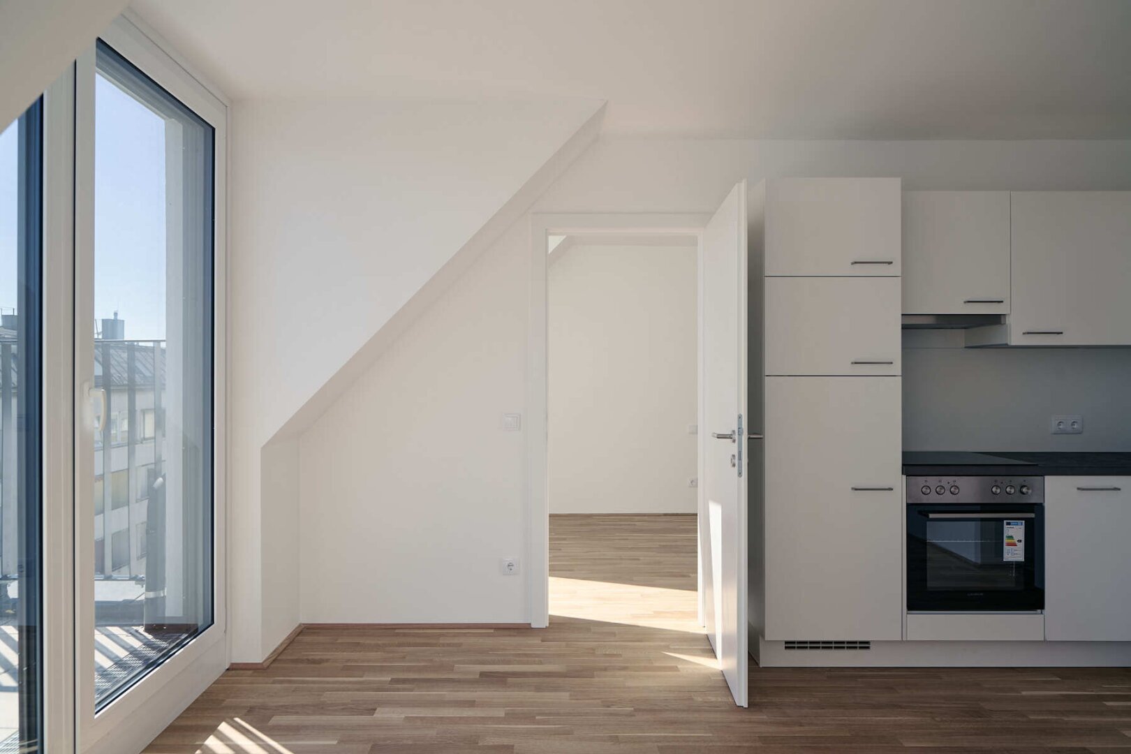 Lichtdurchflutete Dachgeschoss-Wohnung mit Terrasse & Klimaanlage im Erstbezug