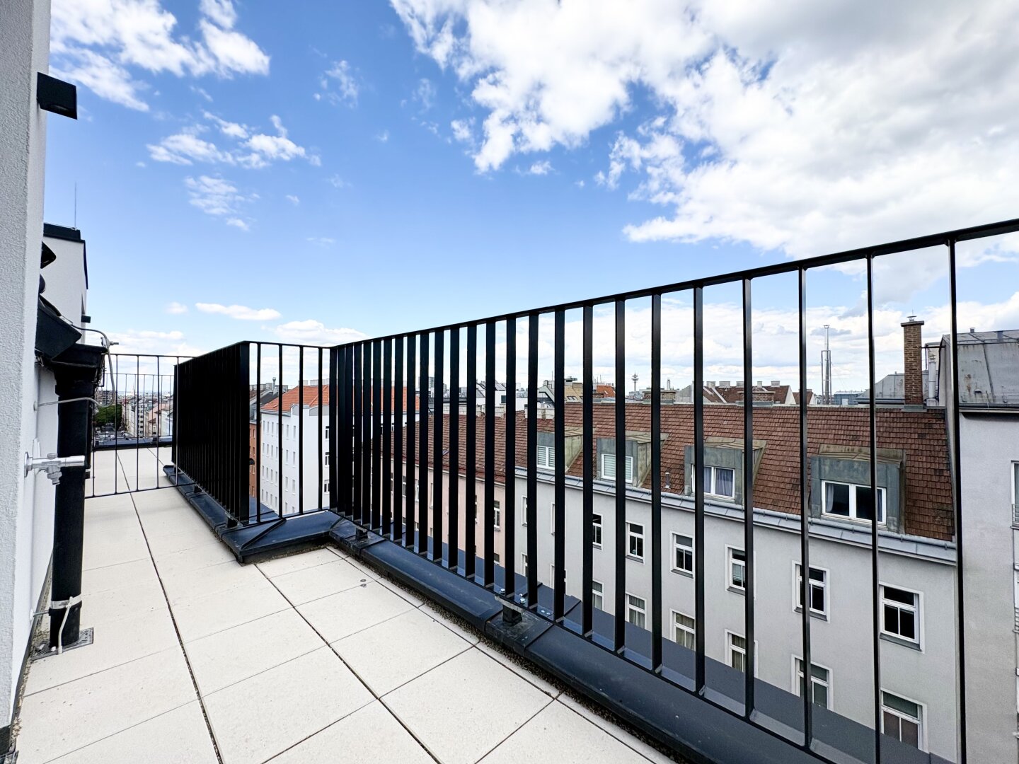 Erstbezug: 2-Zi DG-Wohnung mit Balkon, Terrasse & Fernblick