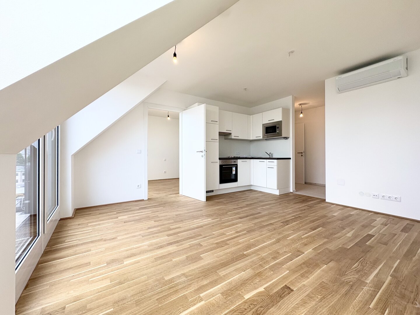 Erstbezug: 2-Zi DG-Wohnung mit Balkon, Terrasse & Fernblick