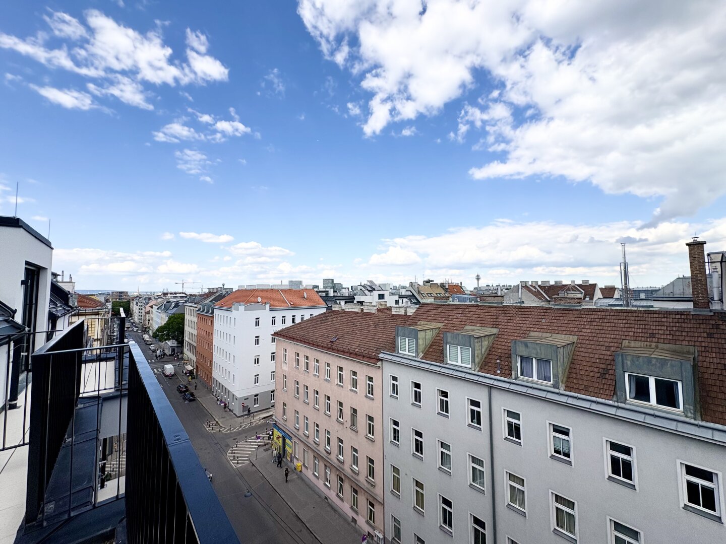 Erstbezug: 2-Zi DG-Wohnung mit Balkon, Terrasse & Fernblick