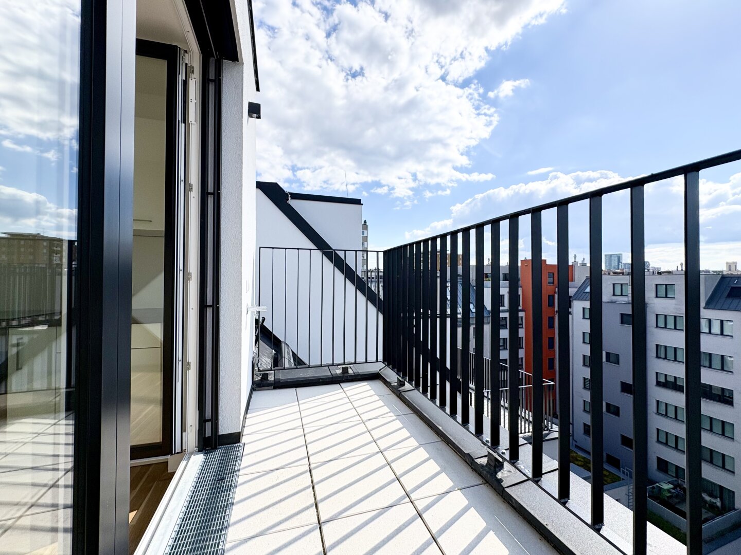 Traumhafte Dachgeschosswohnung mit Terrasse | Erstbezug|