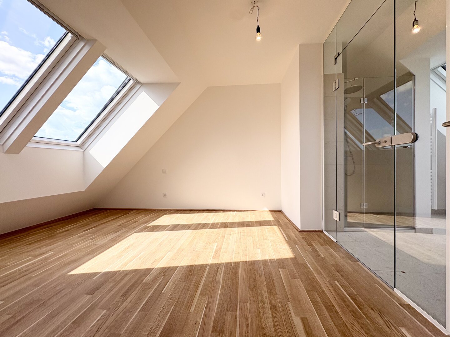 Traumhafte Dachgeschosswohnung mit Terrasse | Erstbezug|