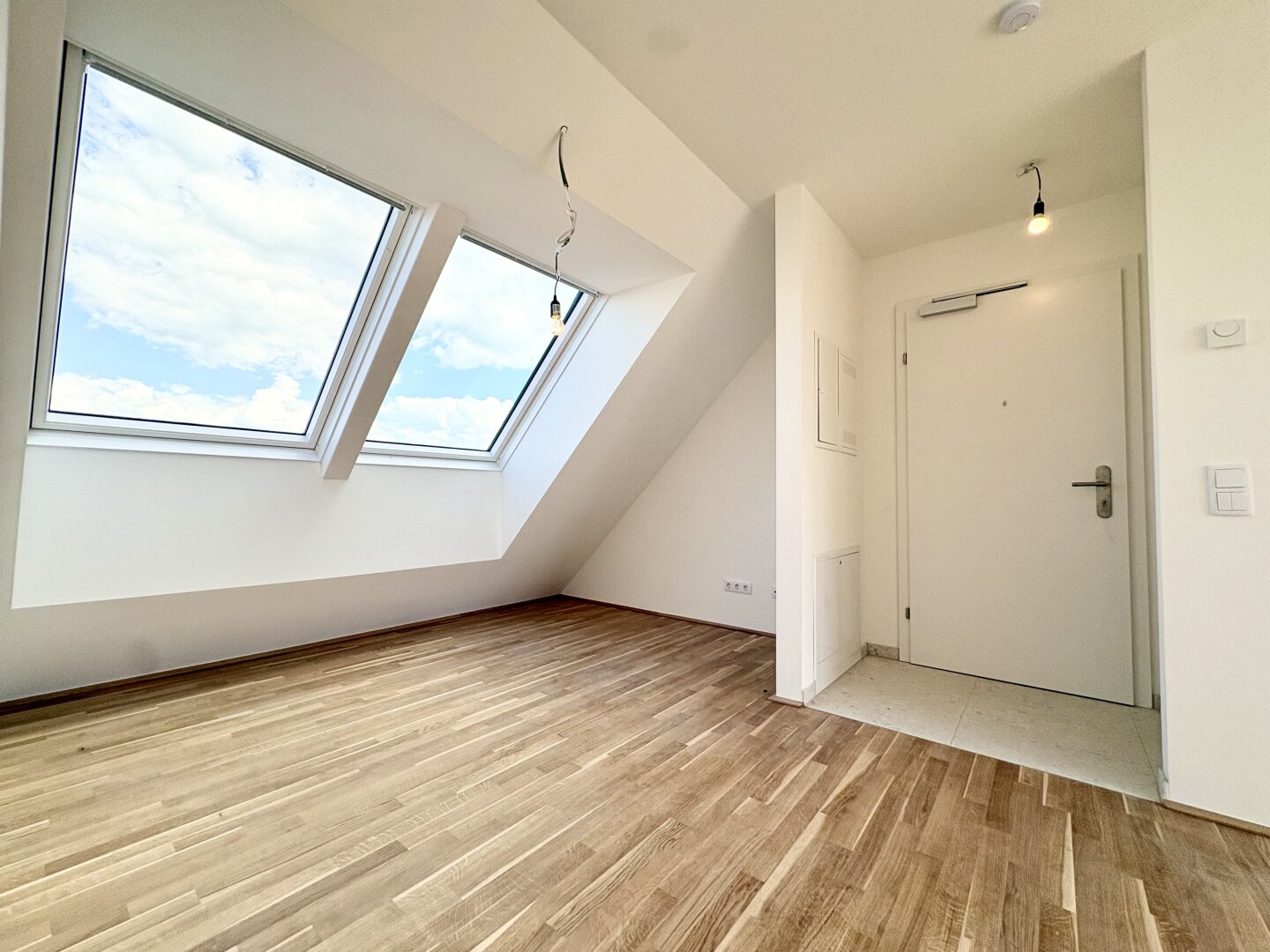 Traumhafte Dachgeschosswohnung mit Terrasse | Erstbezug|