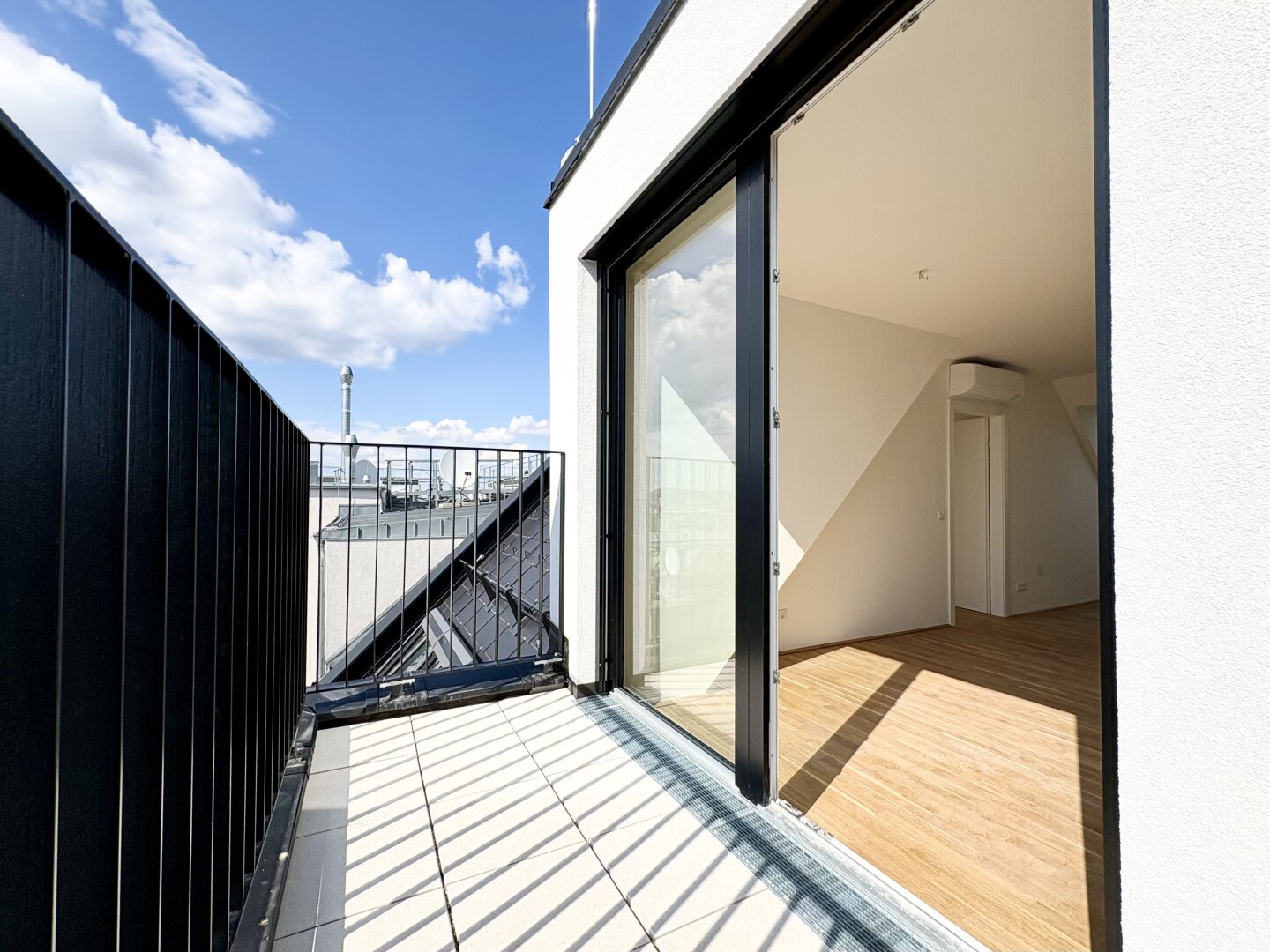 Traumhafte Dachgeschosswohnung mit Terrasse | Erstbezug|