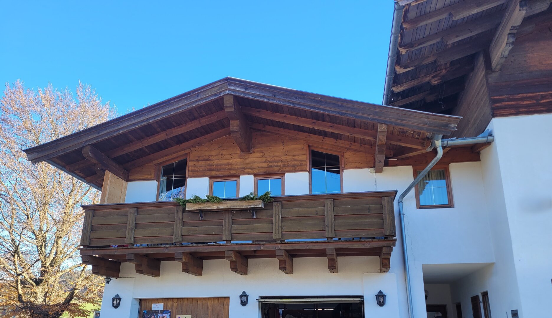 Apartmenthaus mit vielfältigen Möglichkeiten in Oberndorf/Tirol - Perfekt für Investoren!