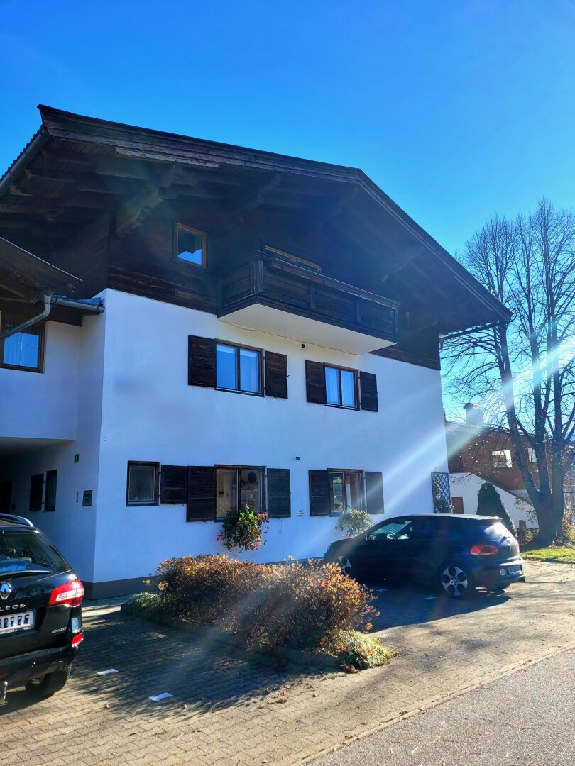 Apartmenthaus mit vielfältigen Möglichkeiten in Oberndorf/Tirol - Perfekt für Investoren!