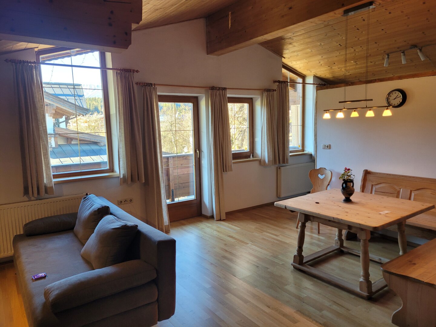 Apartmenthaus mit vielfältigen Möglichkeiten in Oberndorf/Tirol - Perfekt für Investoren!