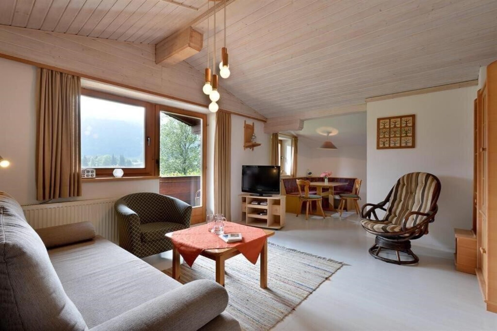 Apartmenthaus mit vielfältigen Möglichkeiten in Oberndorf/Tirol - Perfekt für Investoren!