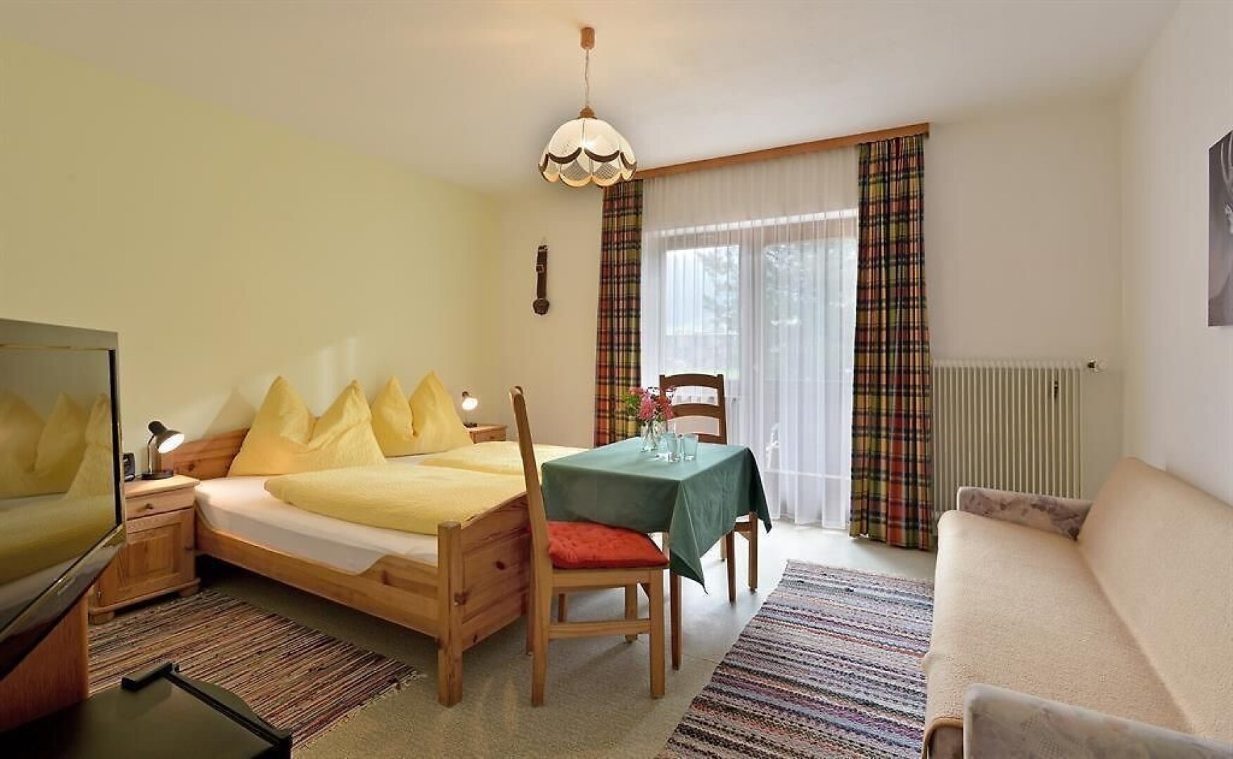 Apartmenthaus mit vielfältigen Möglichkeiten in Oberndorf/Tirol - Perfekt für Investoren!