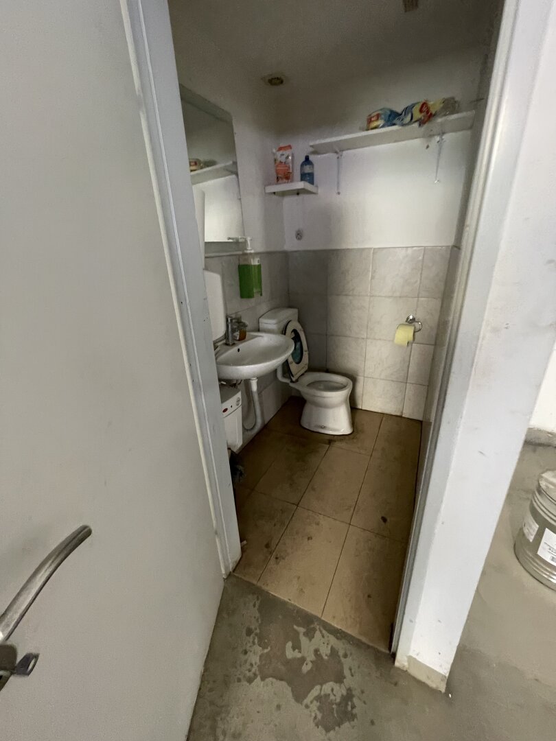 PROVISIONSFREI!!! Schöne große Halle, Lager, Werkstatt am Betriebsgelände Areal200 in Sollenau E2, E3