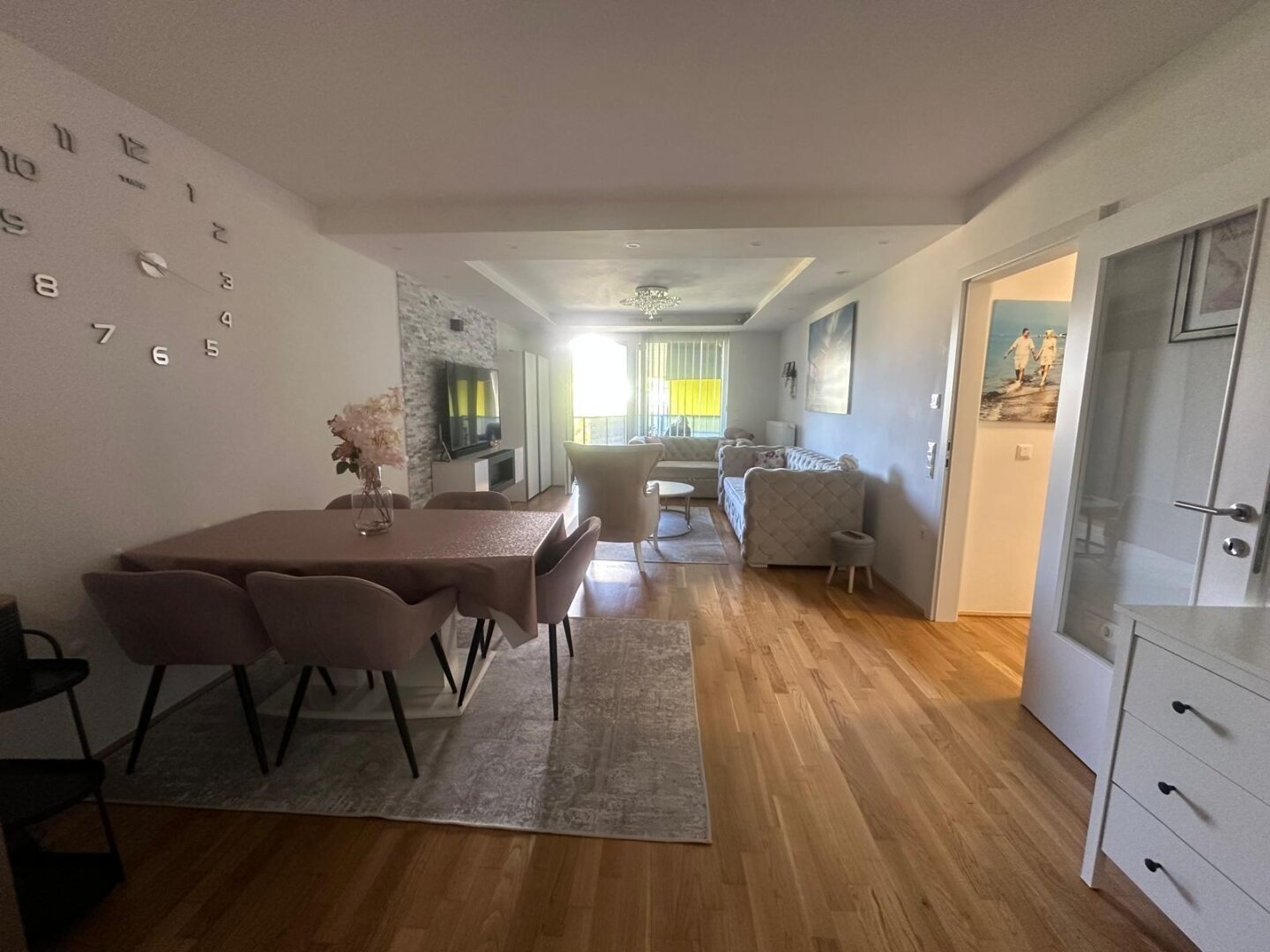 Seltene Gelegenheit: möblierte Wohnung in Toplage mit Balkon & Tiefgarage