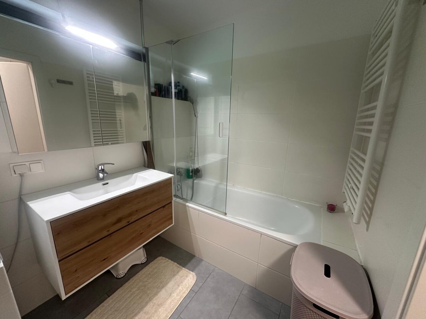 Seltene Gelegenheit: möblierte Wohnung in Toplage mit Balkon & Tiefgarage