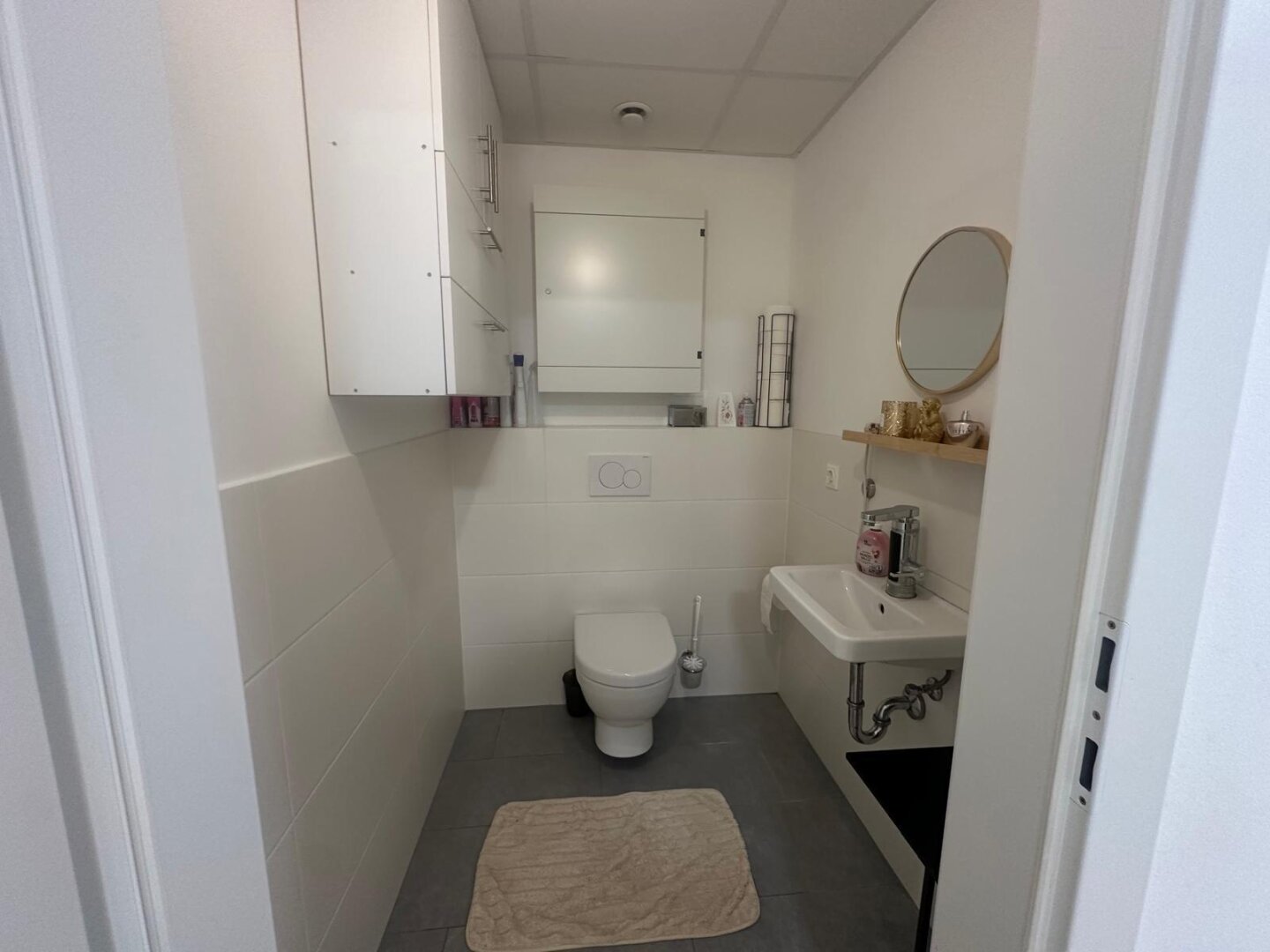 Seltene Gelegenheit: möblierte Wohnung in Toplage mit Balkon & Tiefgarage