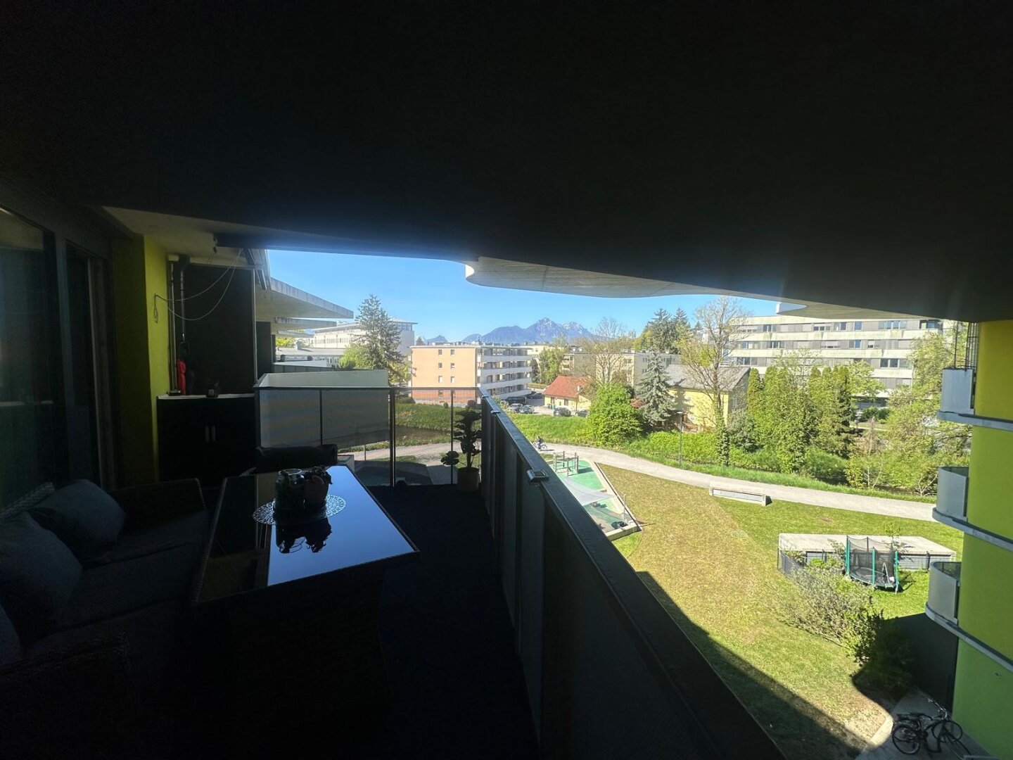 Seltene Gelegenheit: möblierte Wohnung in Toplage mit Balkon & Tiefgarage