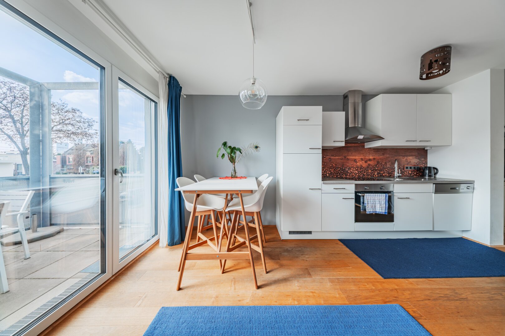 Wohnen mit Pool – 2-Zimmer-Apartment mit Loggia, 5 Minuten zur Alten Donau