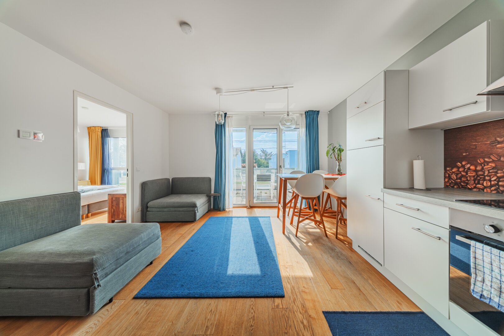 Wohnen mit Pool – 2-Zimmer-Apartment mit Loggia, 5 Minuten zur Alten Donau