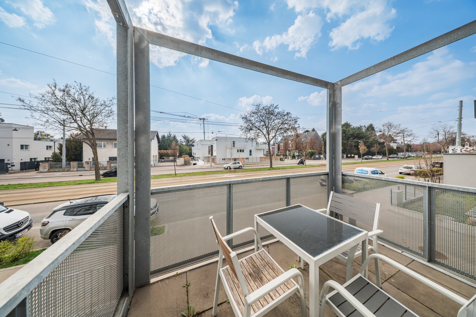Wohnen mit Pool – 2-Zimmer-Apartment mit Loggia, 5 Minuten zur Alten Donau