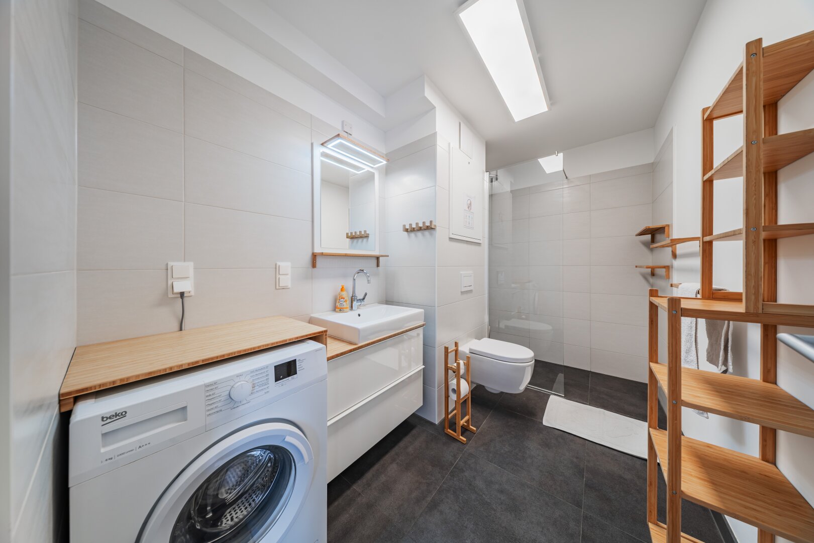Wohnen mit Pool – 2-Zimmer-Apartment mit Loggia, 5 Minuten zur Alten Donau