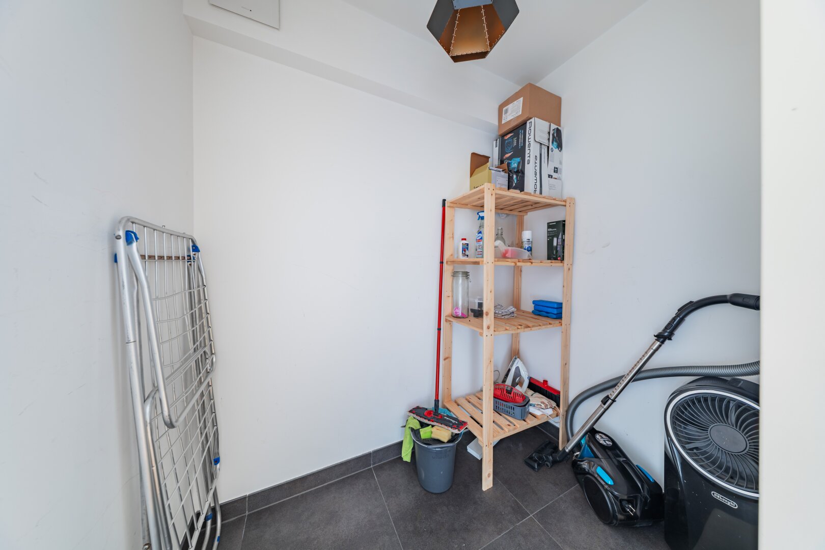 Wohnen mit Pool – 2-Zimmer-Apartment mit Loggia, 5 Minuten zur Alten Donau