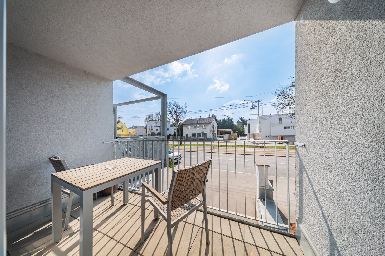 Wohnen mit Pool – 2-Zimmer-Apartment mit Loggia, 5 Minuten zur Alten Donau