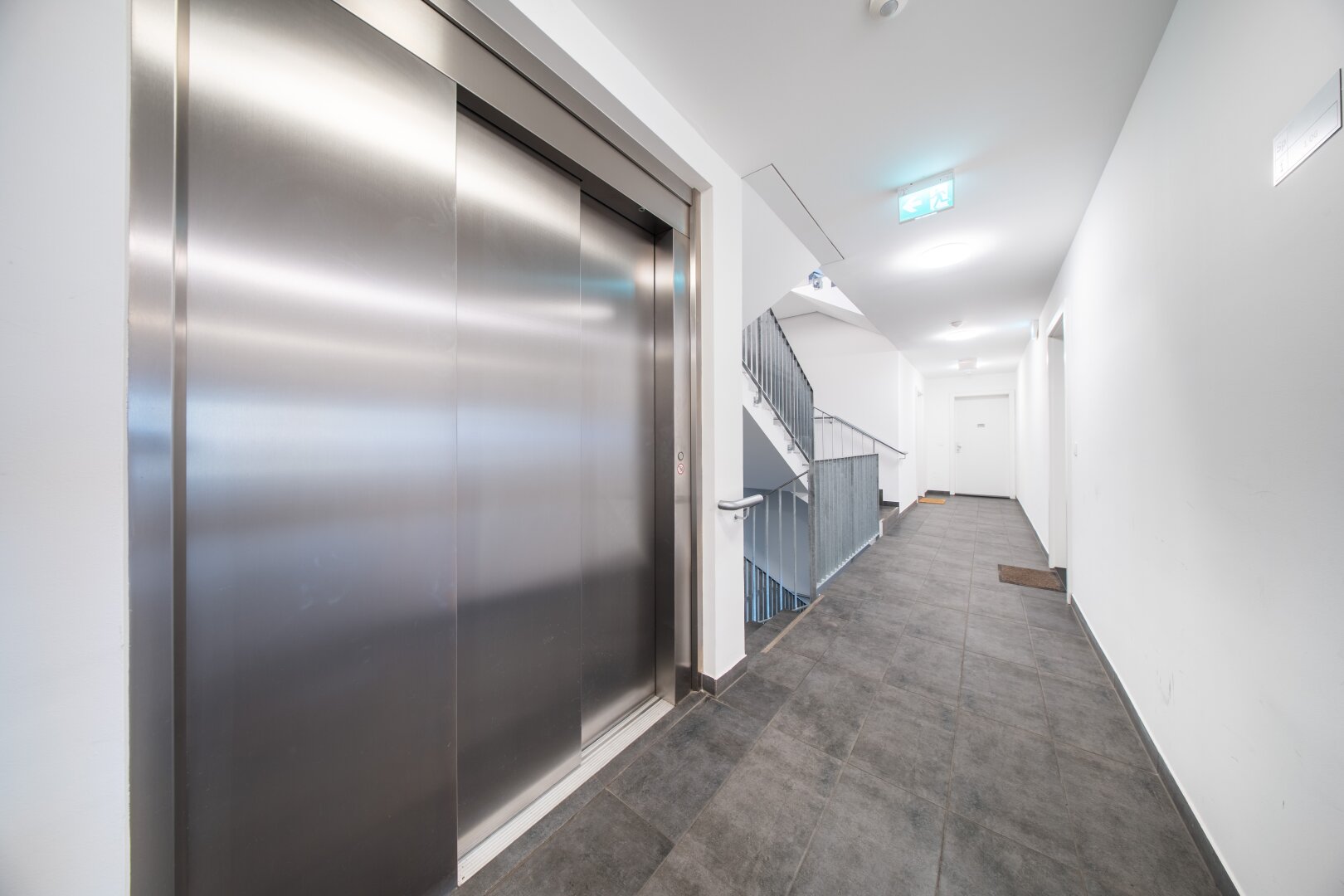 Wohnen mit Pool – 2-Zimmer-Apartment mit Loggia, 5 Minuten zur Alten Donau