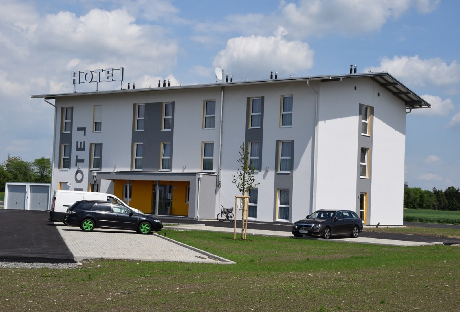 Langenrohr bei Tulln: Gewerbegrundstück in TOP Frequenzlage zu mieten (Baurecht möglich)