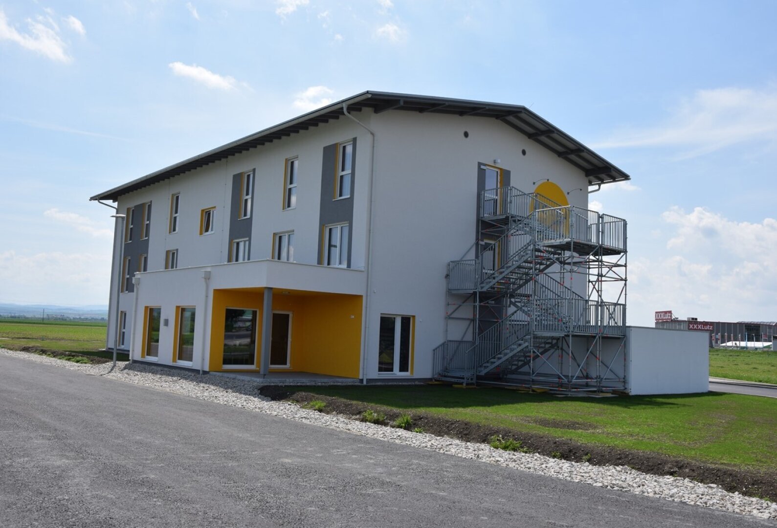 Langenrohr bei Tulln: Gewerbegrundstück in TOP Frequenzlage zu mieten (Baurecht möglich)