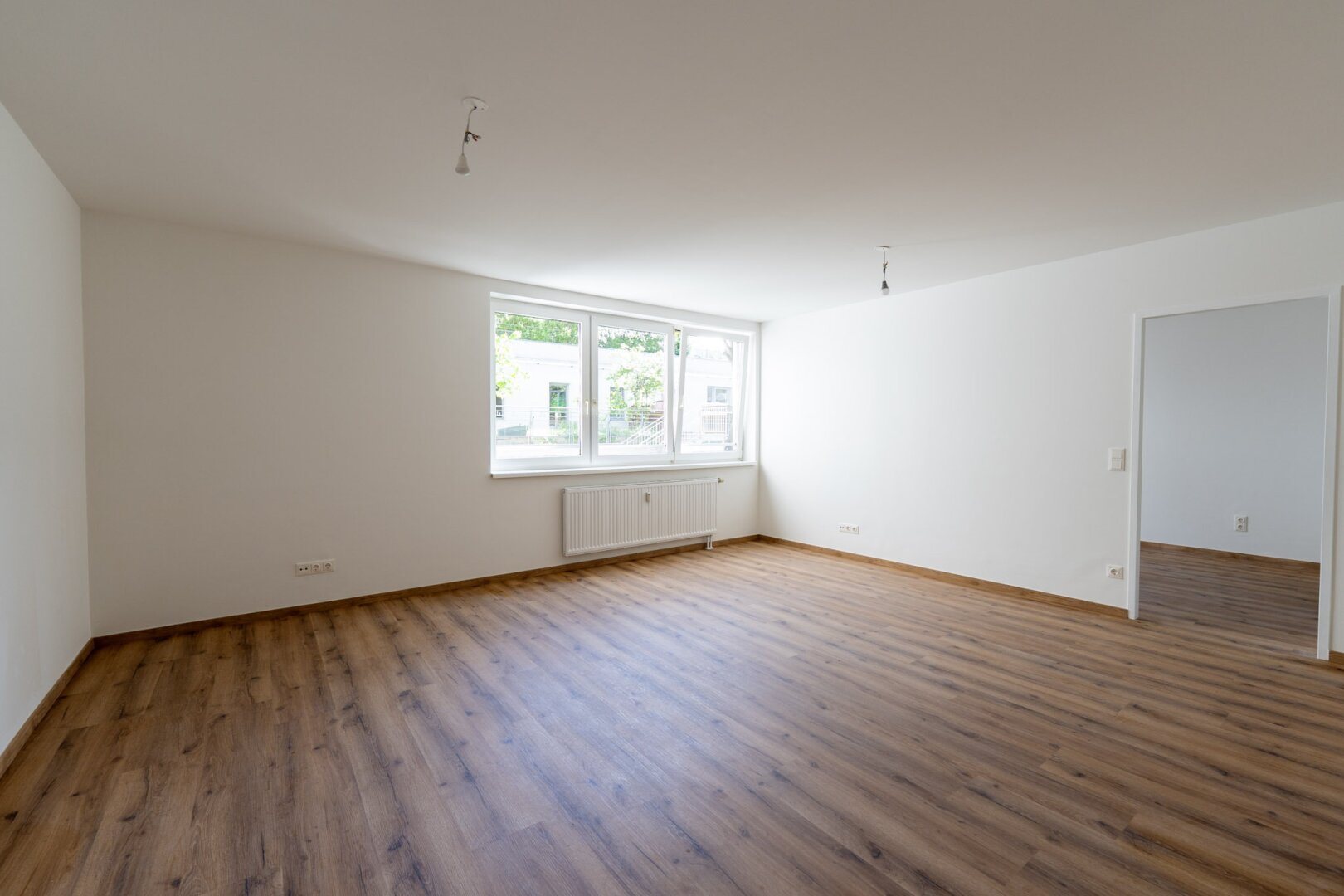 Erstbezug nach Sanierung: 2-Zimmer-Wohnung mit Garage und Parkett in 1120 Wien zu mieten!