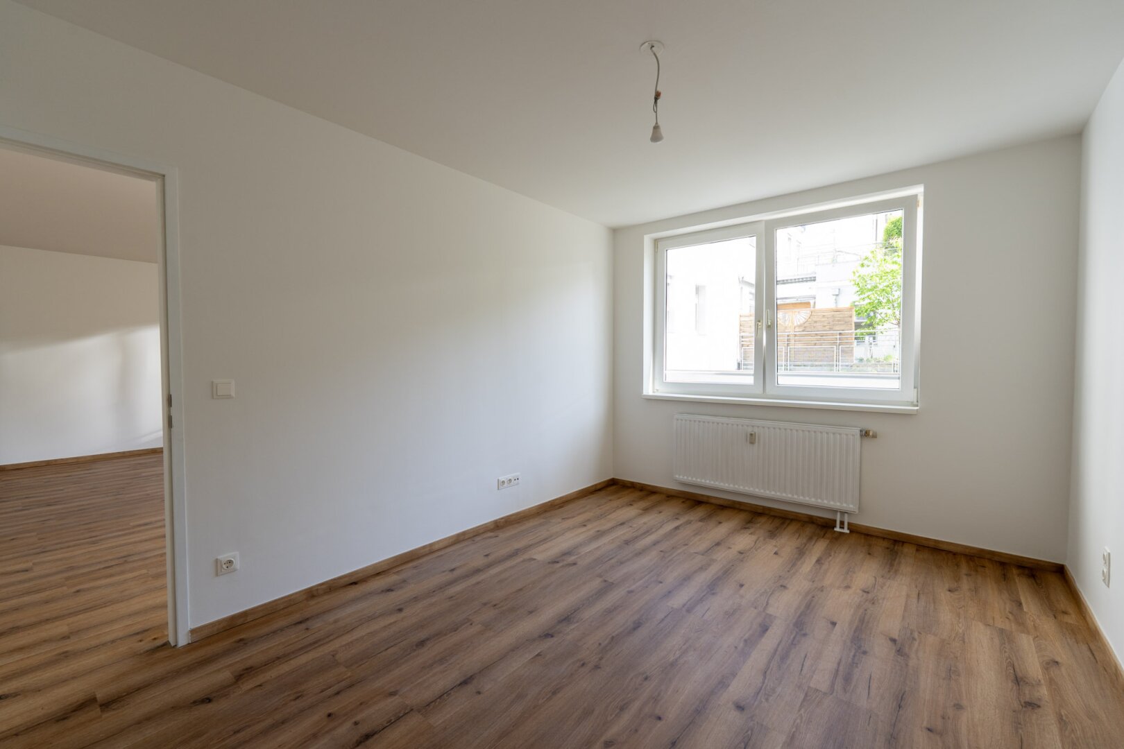 Erstbezug nach Sanierung: 2-Zimmer-Wohnung mit Garage und Parkett in 1120 Wien zu mieten!