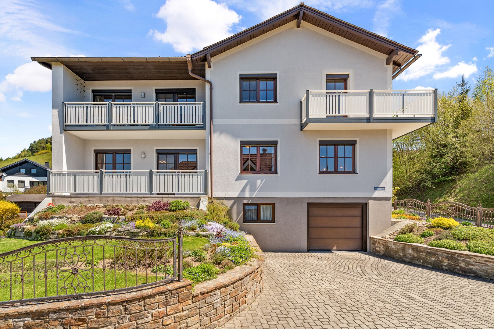 Ruhe. Weitblick. Lebensqualität – Gepflegtes Familienhaus mit Garten & Sauna in Bad Schönau
