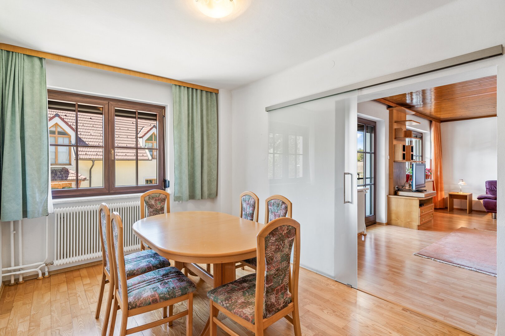 Ruhe. Weitblick. Lebensqualität – Gepflegtes Familienhaus mit Garten & Sauna in Bad Schönau